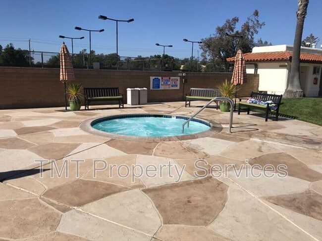 Building Photo - 485 Meadowbrook Dr