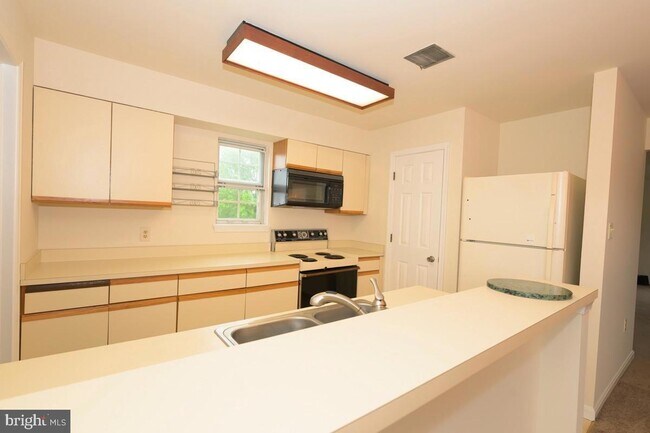 Building Photo - 208 Kelly Ct