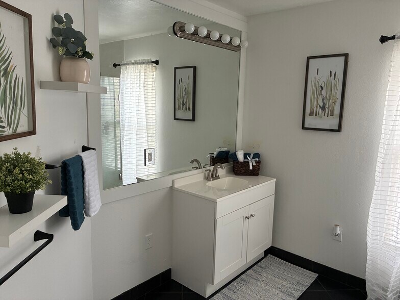 Building Photo - 7447 Hawkins Rd