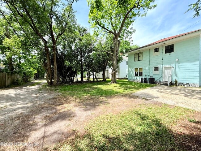 Building Photo - 2044 Dellwood Ave
