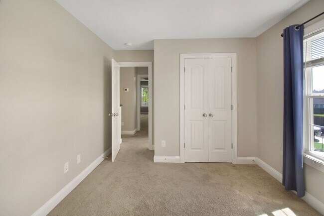 Building Photo - 879 Stormy Gale Ln