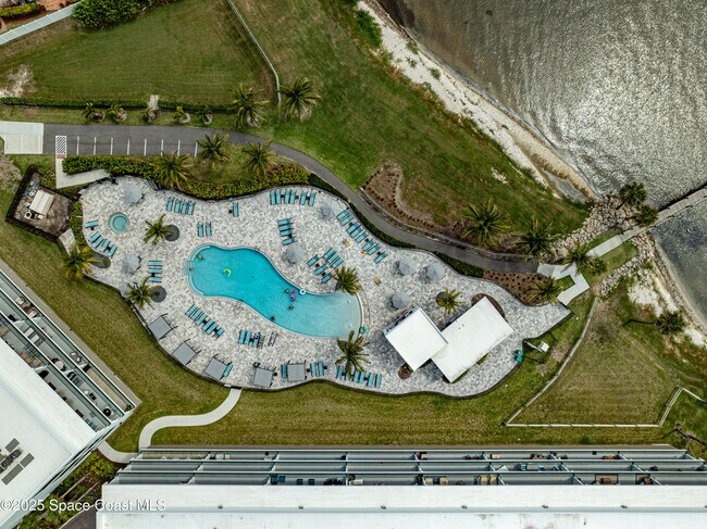 Building Photo - 225 Strand Dr