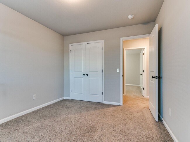 Building Photo - 3bed/2bath Home Available in the Heart of Newcastle!