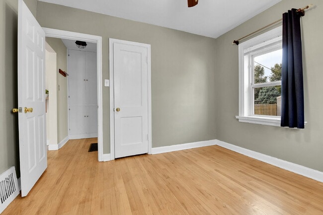 Building Photo - 3 Bedroom 2 Bathroom Home Available August 7th!