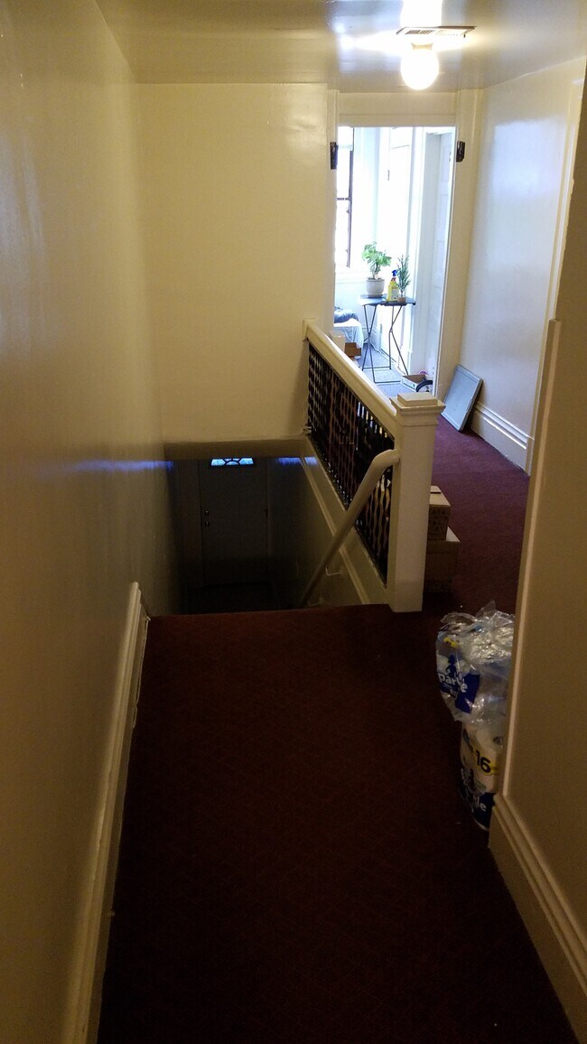 Entry Hallway - 341 S Bouquet St