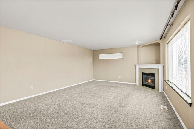 Building Photo - Spacious Corner Lot Home Near JBLM | 4 Bed...