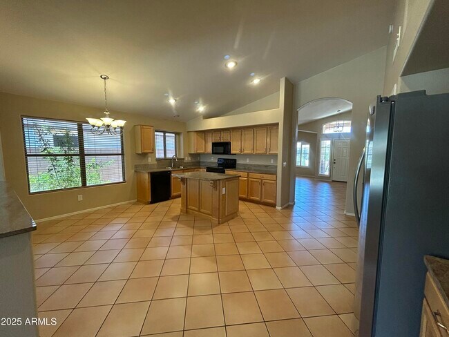 Building Photo - 2092 E Smoke Tree Rd