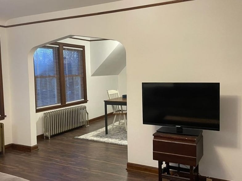 Building Photo - 25 Delos St W