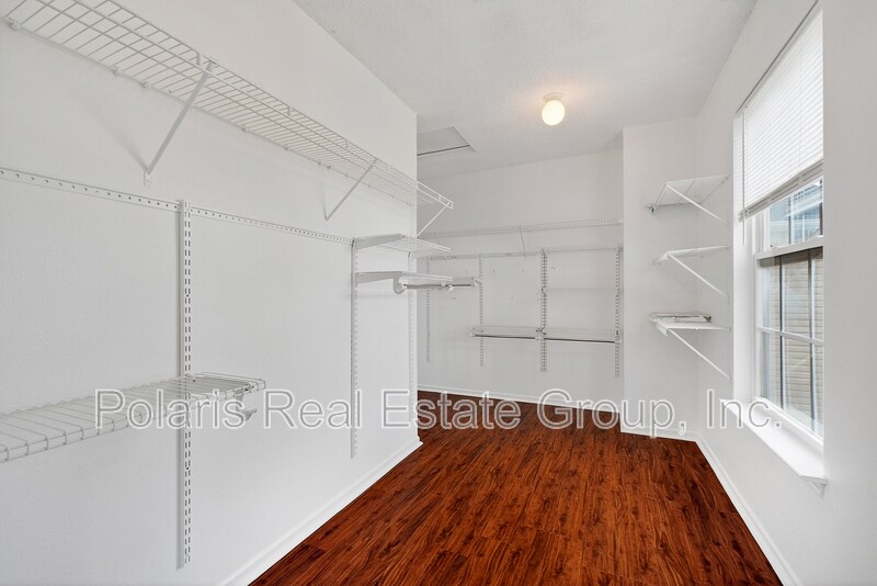 Building Photo - 2009 Dutch Elm Dr