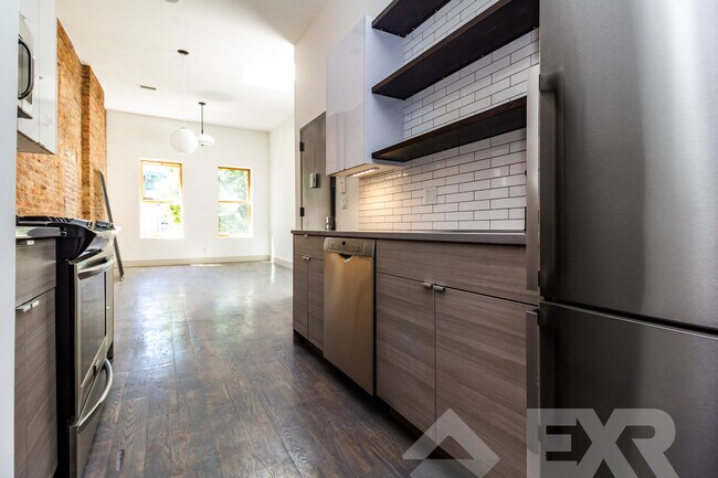 Building Photo - 18-28-28 George St