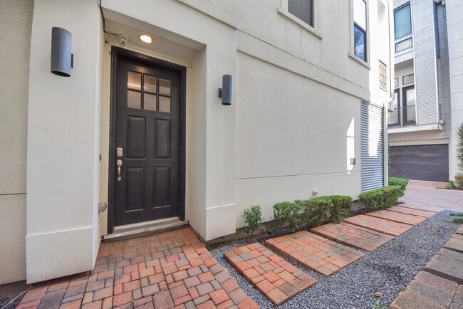 Building Photo - 1831 Dart St