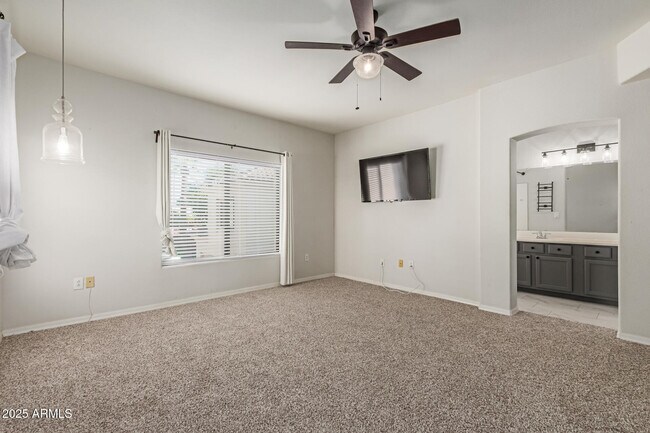 Building Photo - 1102 W Glendale Ave