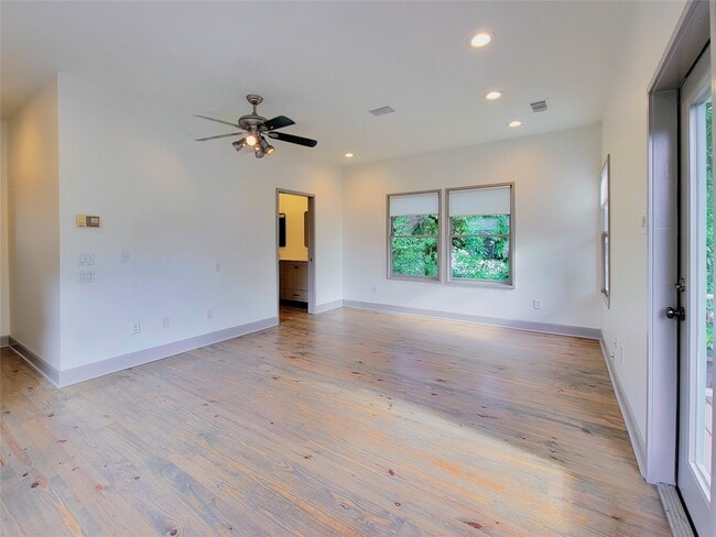 Building Photo - 917 Herkimer St