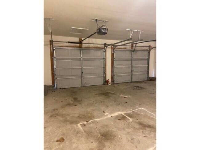 Building Photo - 50 Breezewood Dr