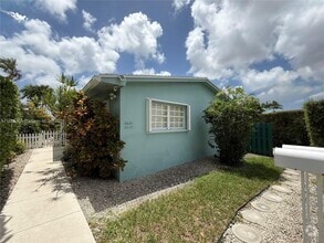 Building Photo - 3223 SW 91 Ave