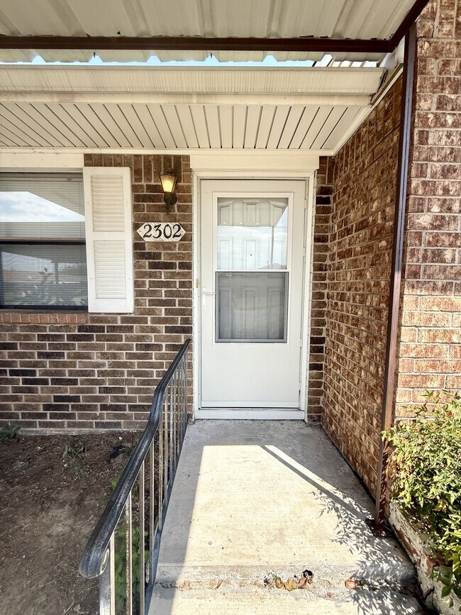 Building Photo - 2302 Shenandoah Dr