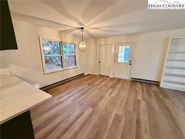 Building Photo - 130 Maple Dr