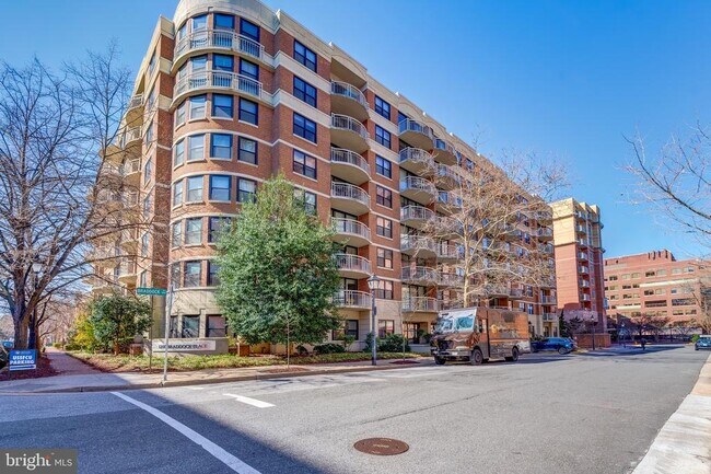 Building Photo - 1200 Braddock Pl