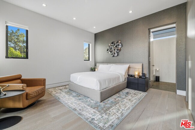 Building Photo - 5365 Vanalden Ave