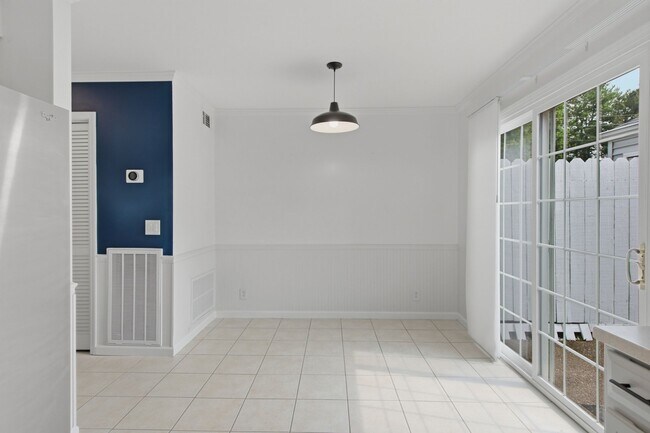 Building Photo - 1236 Carriage Park Dr