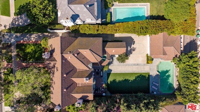 Building Photo - 628 Sierra Dr