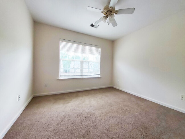 Building Photo - 6816 Southbrook Dr