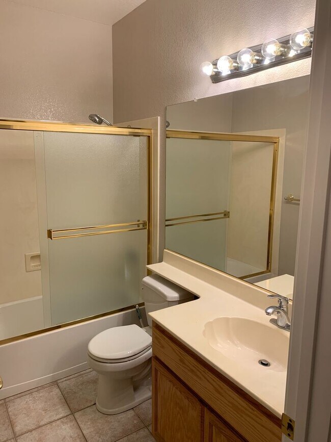 Building Photo - Beautiful Brentwood Summerset 1 Home (55+ living) - 2 Bedroom, 2 Bath