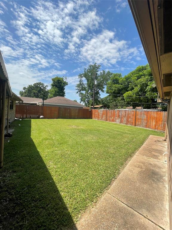 Building Photo - 7811 Echo Brook Dr