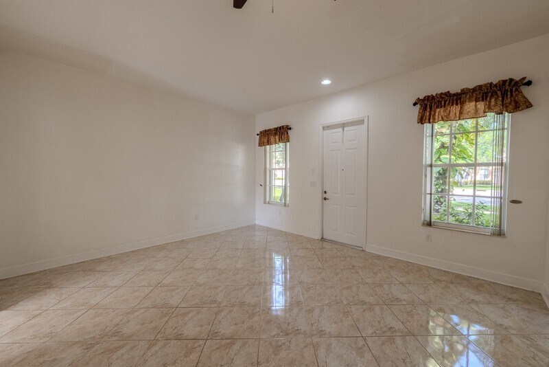 Building Photo - 708 SW 147th Ave