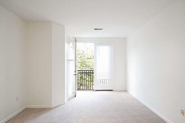 Building Photo - Dog-Friendly Walker Square Condo Near UVA Hospital