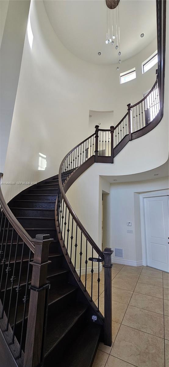 Building Photo - 8175 Lost Creek Ln