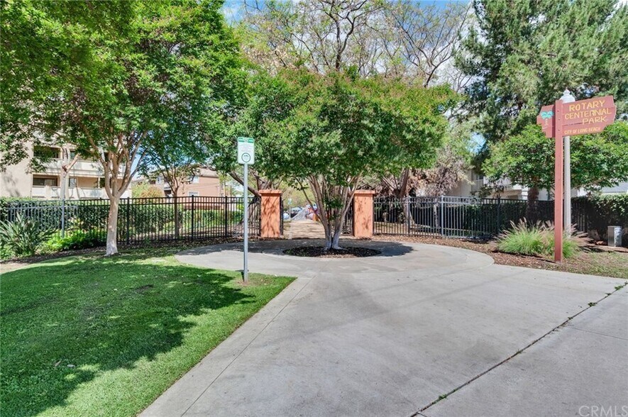 Building Photo - 2343 E 17th St