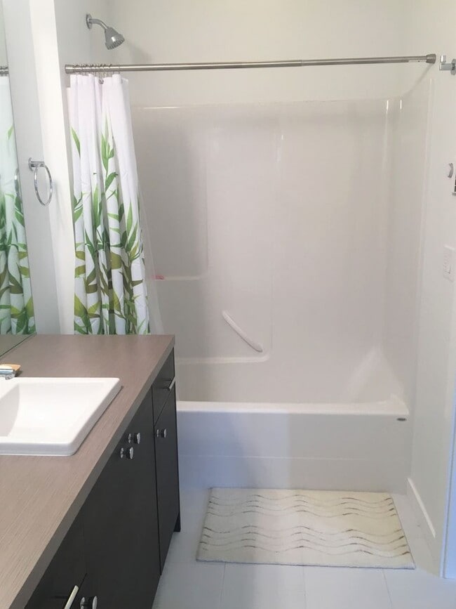 Building Photo - Leschi Townhome