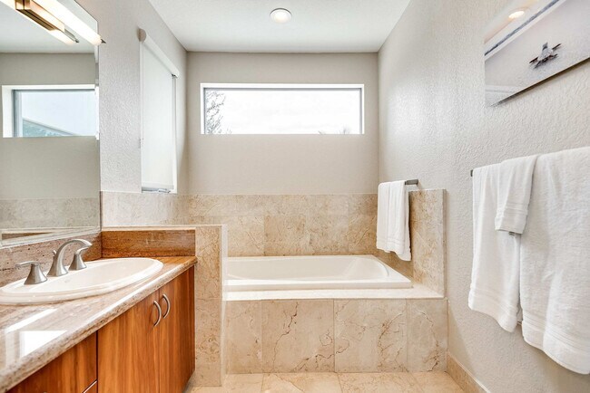 Building Photo - 1412 SE 2nd St