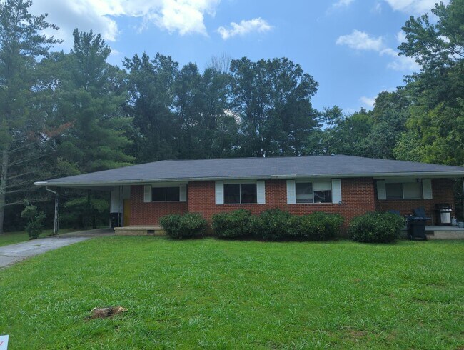 Building Photo - 1302 Ridgefield Cir