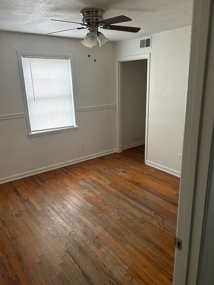 Building Photo - 712 N Wright Ave