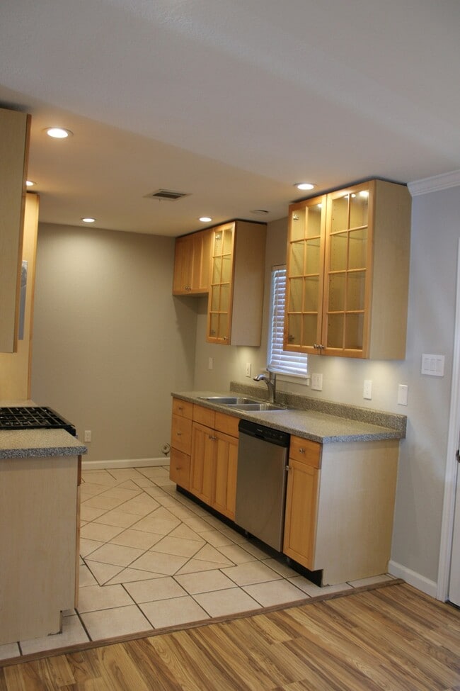 Building Photo - 10622 Hermosa Dr