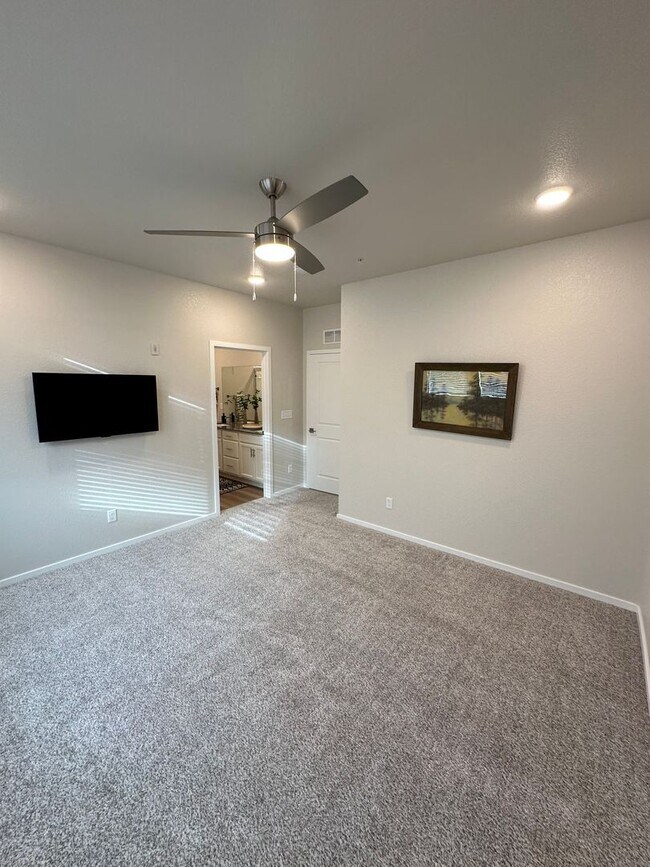 Building Photo - Raindance main floor condo move in ready.