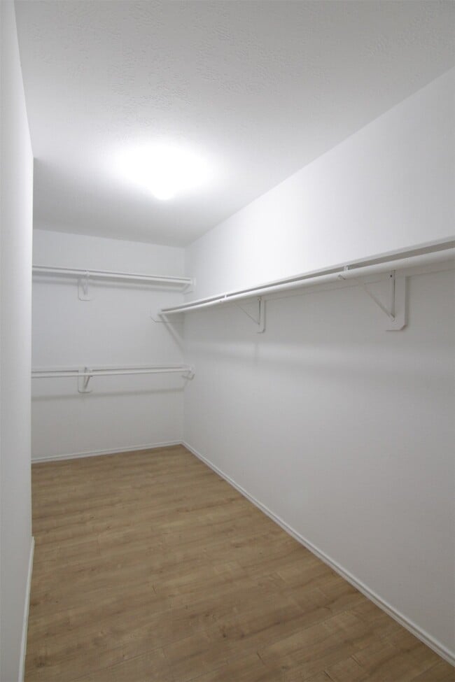 Building Photo - 8230 Golf Green Cir