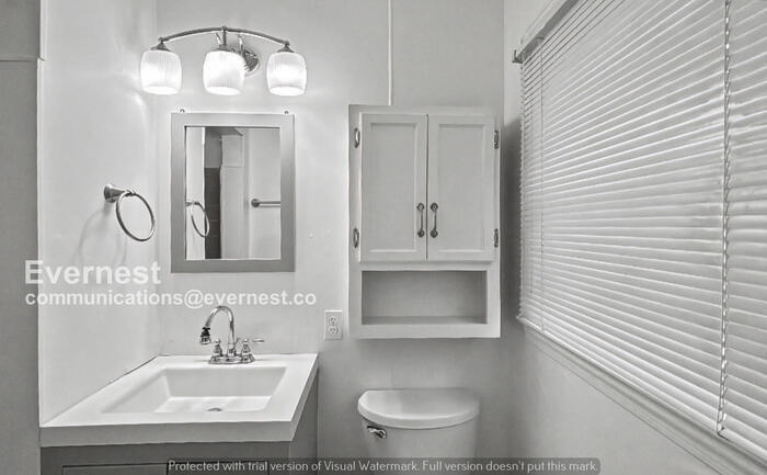 Building Photo - 906 McHann Dr