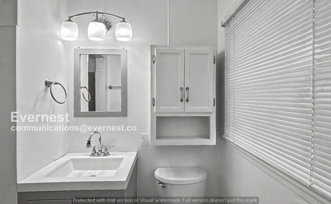 Building Photo - Beautiful 4 Bed & 2 Bath Home with Bonus Room / Pets Accepted