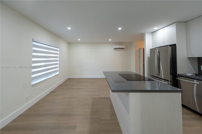 Building Photo - 1615 NE 9th St