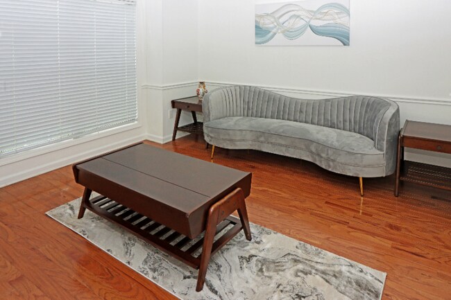 Building Photo - 888 Saddlebred Way