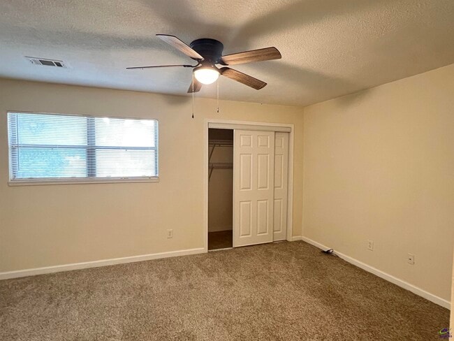 Building Photo - 405 Westcliff Cir