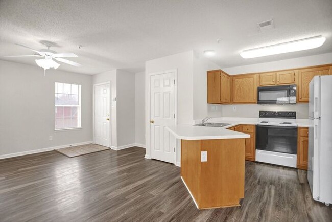 Building Photo - LEASING NOW!! Renovated 1 Bed, 1 Bath Town...