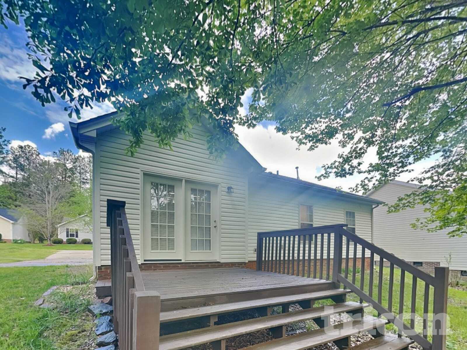 Building Photo - 705 Continental Dr