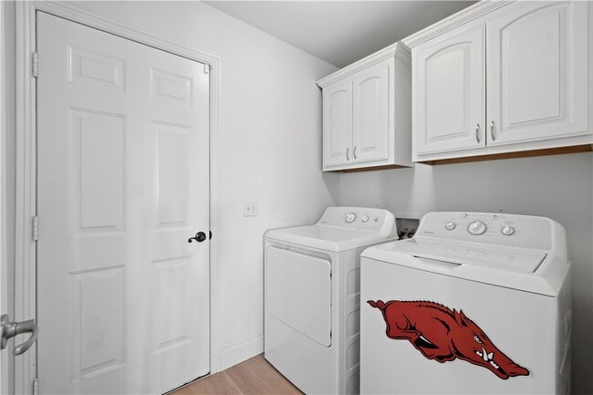 Building Photo - 551 Dogwood St