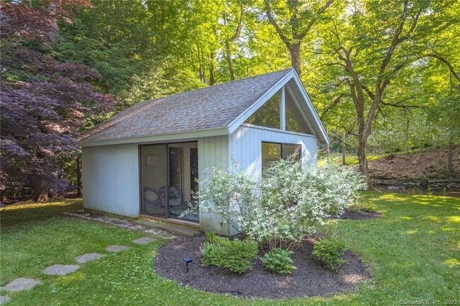 Building Photo - 33 Riverfield Dr