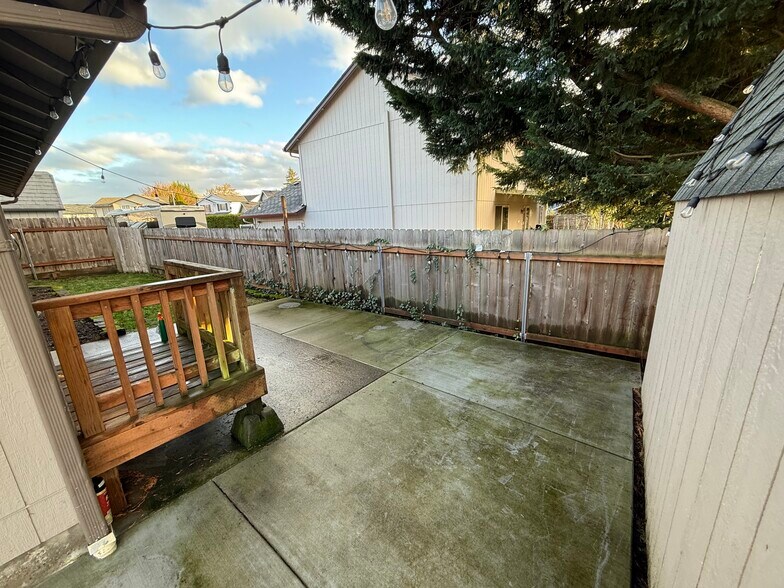 Building Photo - 13001 NE 89th St