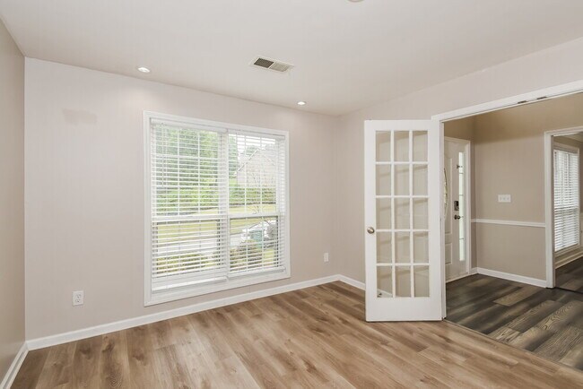 Building Photo - 6062 Farmwood Way SE